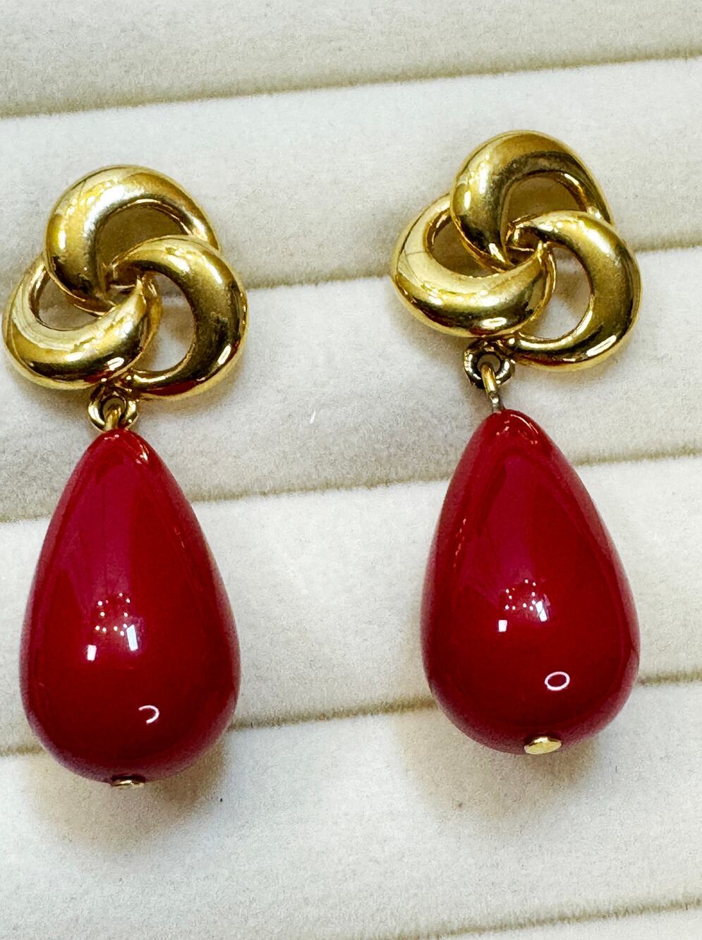 Vintage Red Teardrop Dangle Post Earrings Gold Tone 1.75" Retro Statement E612